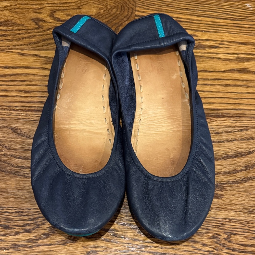 Tieks Navy and Teal Women's Flats - Removing 5/8 - Picture 2 of 8